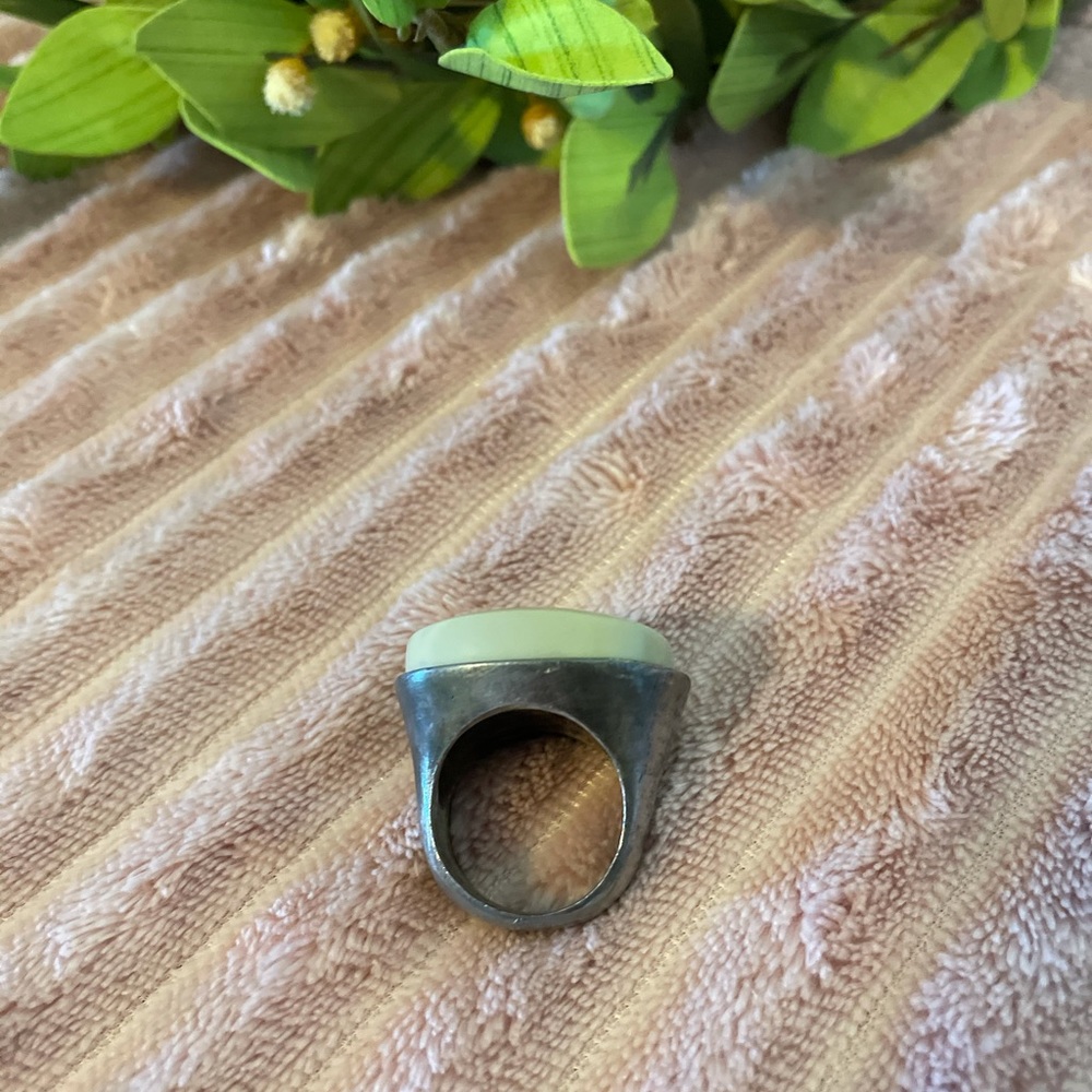 Ring - Picture 3 of 4